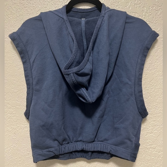 *NWOT* FREE PEOPLE MOVEMENT SLEEVELESS HOODED PULLOVER - Picture 2 of 4